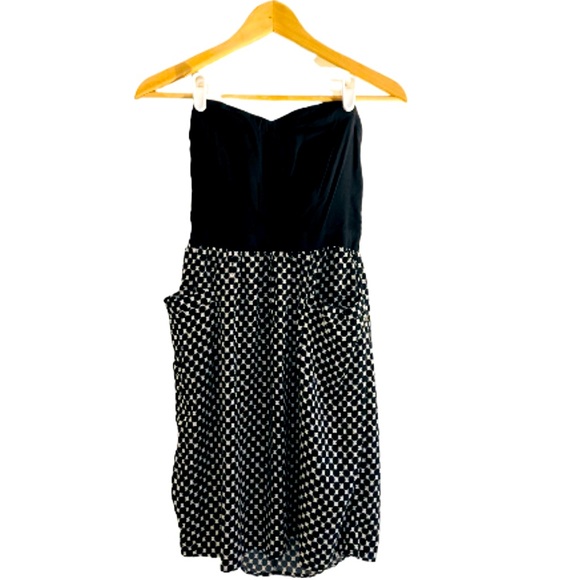Xhilaration Dresses & Skirts - Xhilaration Small strapless black and white casual dress sweetheart neckline